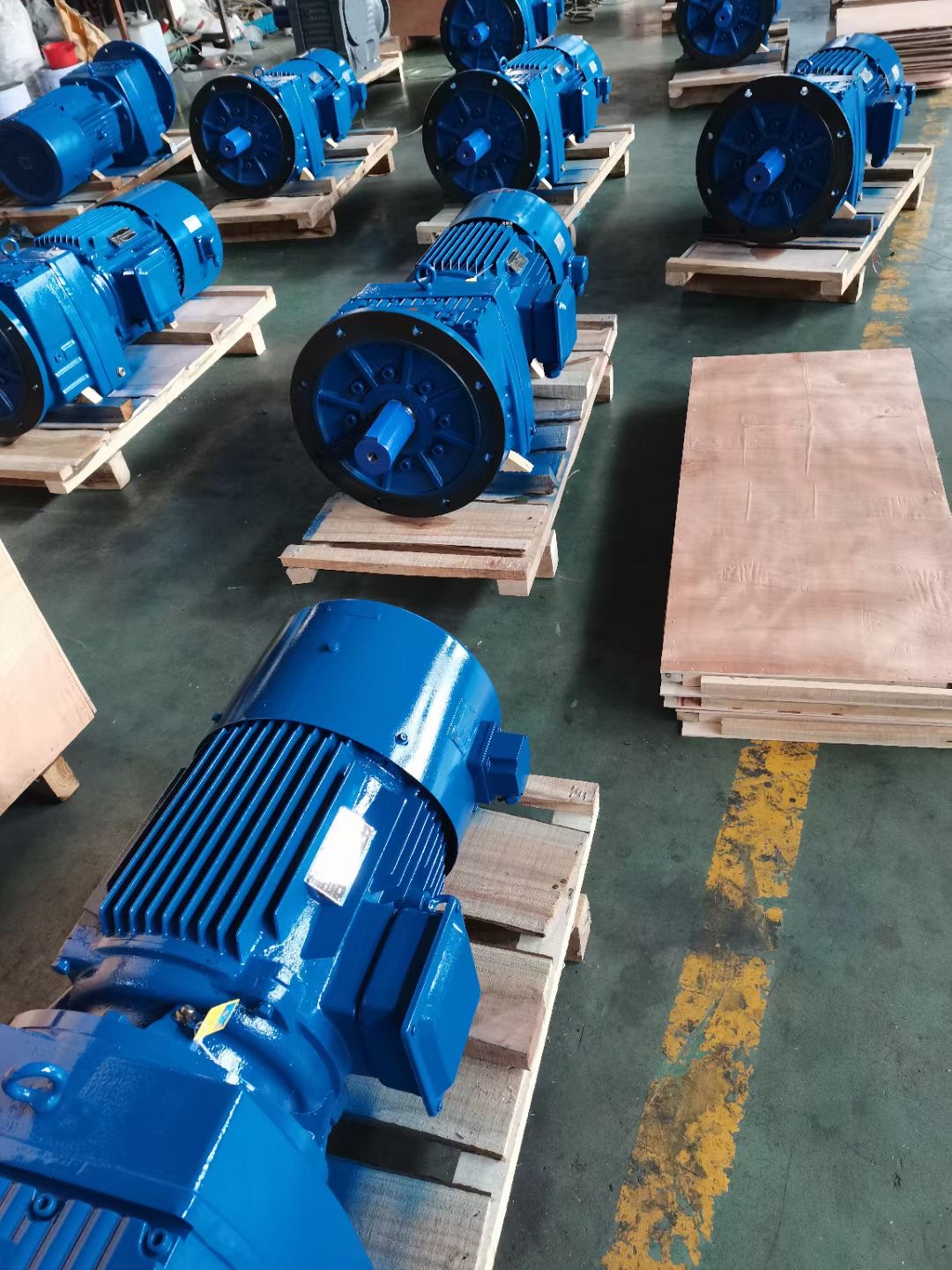 HRC58-62 products high precision quality helical bevel reducer gear motor k series reduction gearbox